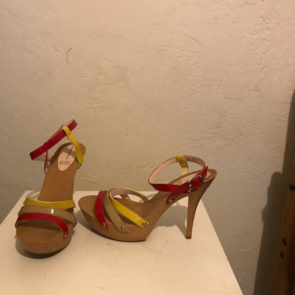 Shoes - Picture 3 of 4